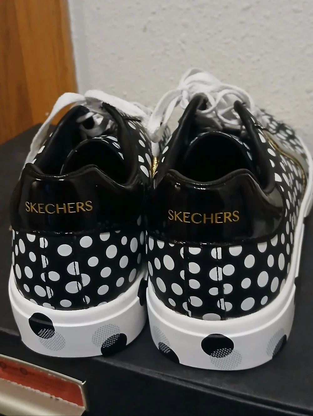 Skechers fun stylish